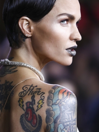 Crea tu propio pintalabios metalizado como Ruby Rose