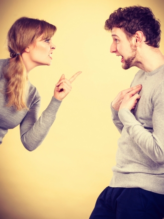 Qué signos del zodiaco huyen del compromiso por sistema