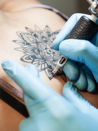 Tatuajes: cómo borrar tattoos con láser