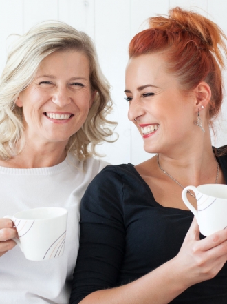 Cómo comunicarle a tu suegra que va a ser abuela