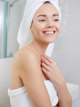 Cómo diferenciar el flujo menstrual de la regla