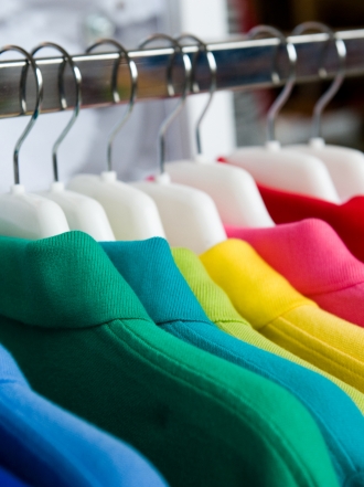 Descubre qué tonos debes vestir según tu color de pelo