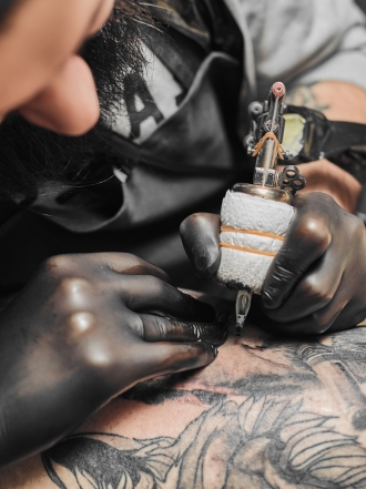 Los peligros de tatuarte el nombre de otra persona