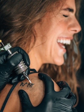 Ideas para hacerte un tatuaje pequeño en el hombro