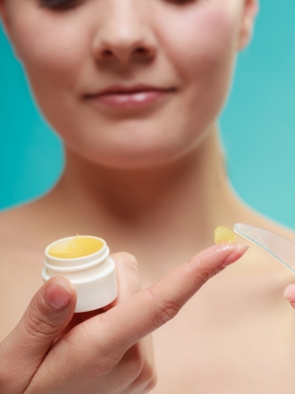 10 usos de la vaselina que van más allá de hidratar los labios