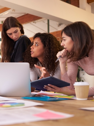 El significado de soñar con ser amiga de tus compañeras de trabajo