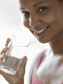 7 señales que indican que deberías beber más agua
