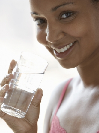 7 señales que indican que deberías beber más agua