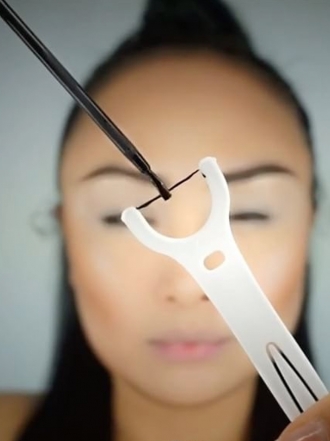 Consigue un delineado de ojos perfecto con hilo dental