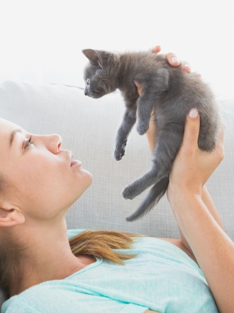 7 gestos de tu gato que te protegen de las malas energías