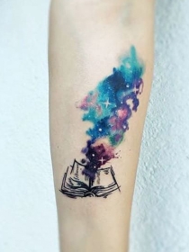 Los tatuajes más bonitos para mujeres que leen
