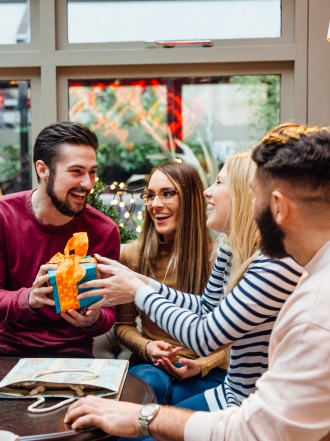 ¿Qué hay detrás de soñar con tener muchos amigos?