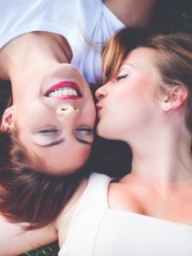 El significado de tus sueños eróticos con otras mujeres