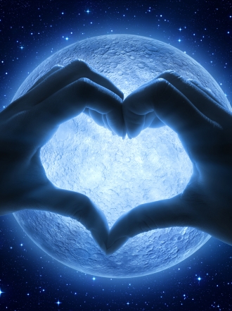 Hechizos de amor bajo la luna llena, ¡potencia su efecto!