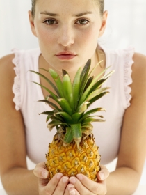 La piña, tu gran aliada contra los puntos negros