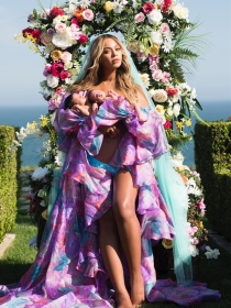 Beyoncé presenta a sus gemelos en Instagram