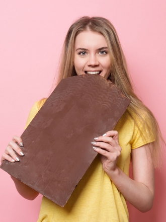 Soñar que no paras de comer: cuidado con la ansiedad