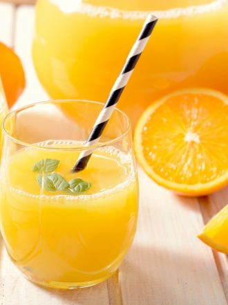 Fruta entera vs fruta en zumo: ¿igual de saludable?