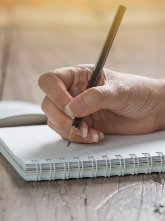 Soñar que no sabes escribir: ¿cómo te quieres expresar?