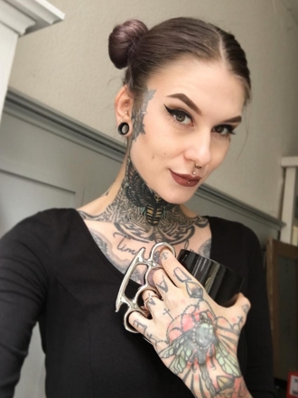 Tatuaje en la cara, ¿te atreves?