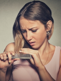 Se me cae el pelo, ¿tengo alopecia femenina?