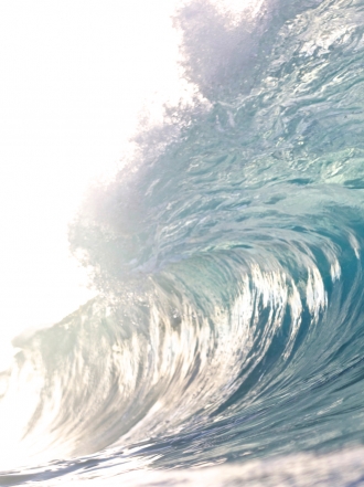 El significado de soñar que escapas de una ola gigante