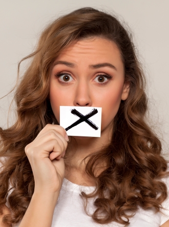 El significado de soñar que se te caen los dientes de arriba