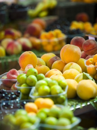 ¿Tomar fruta por la noche es un hábito saludable?