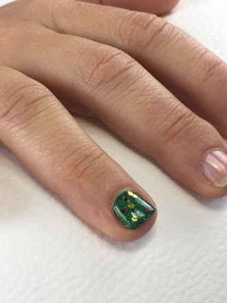 Diseño de uñas glitter de árbol de Navidad paso a paso