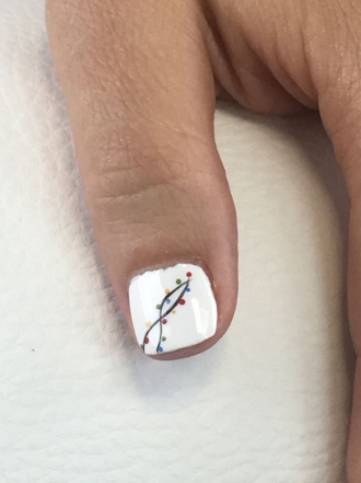 El diseño de uñas más fácil de luces de Navidad