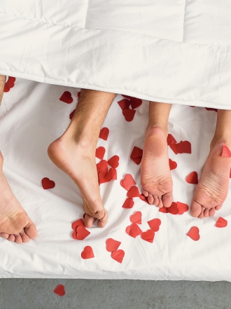 En San Valentín, ¡sorpréndele! 7 formas de avivar la pasión