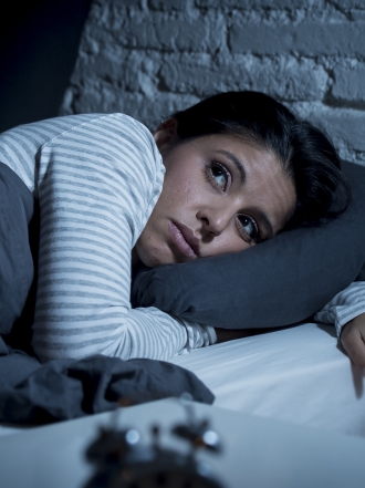 La razón por la que dormimos peor la noche del domingo al lunes