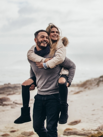 Acuario en el amor: el signo más espontáneo del horóscopo