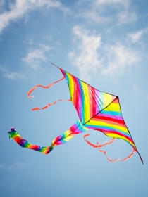 Soñar con volar una cometa: vuela alto