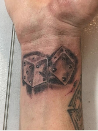 Qué significan los tatuajes de dados