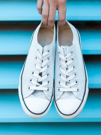 Sencillos trucos para limpiar tus zapatillas sin meterlas en la lavadora