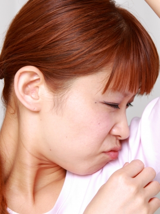 Cómo evitar el mal olor provocado por el sudor