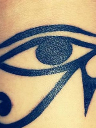 Atrae la buena suerte con un tatuaje de ojo Horus