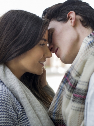 Aprende a dar un beso apasionado: ¡Ponle los pelos de punta!