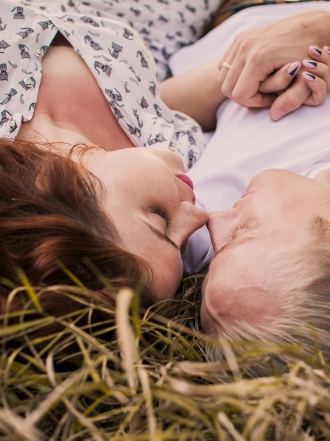 Las mejores frases para ligar y seducir a un amigo