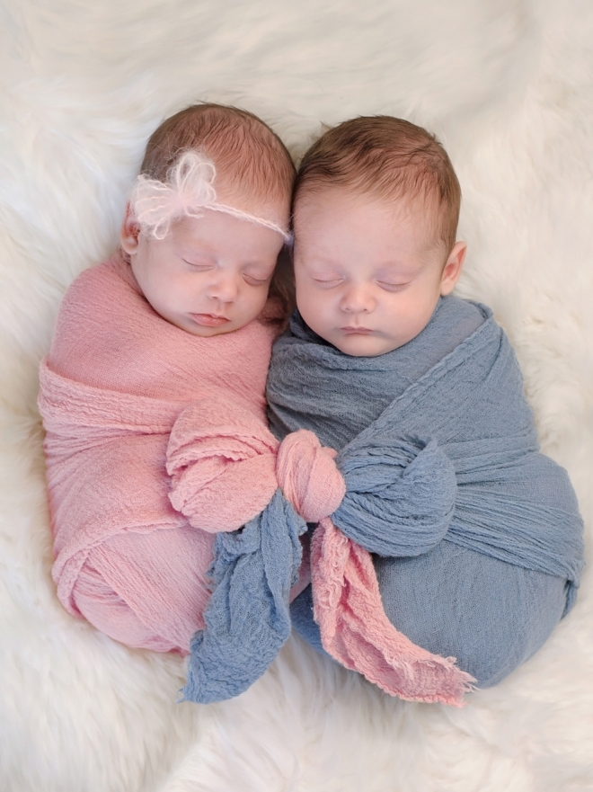 Soñar con el nacimiento de gemelos: doble ilusión