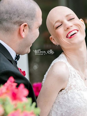 La historia de una novia con cáncer que sigue adelante con su boda