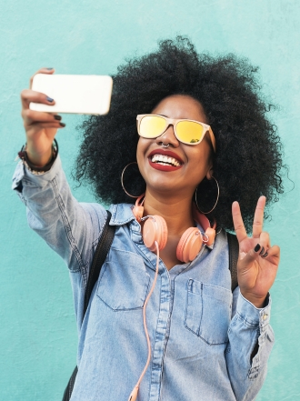 La mejor sonrisa para salir bien en los selfies