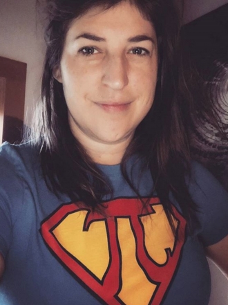 Menopausia a los 40: La dura experiencia de Mayim Bialik