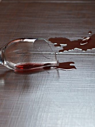 Soñar con una copa rota: ¡fuera supersticiones!