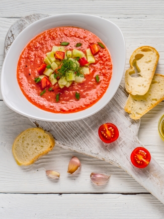 Tomar gazpacho, el secreto para mantenerte eternamente joven