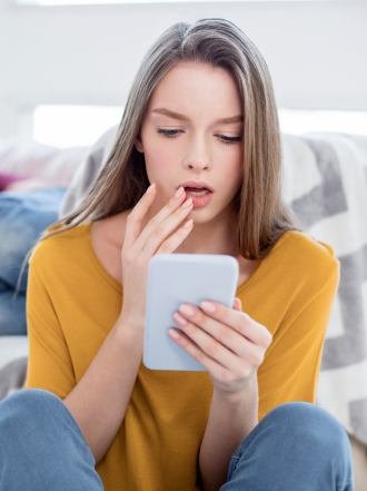 Si te envía estos mensajes de WhatsApp es señal de que te está siendo infiel