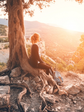 El significado de soñar que estás atrapado por un árbol
