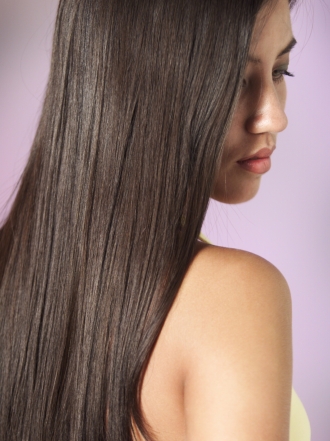 Acné en los hombros: Cómo disimular los granos