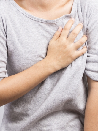 Me duelen los senos, ¿me preocupo o es normal?